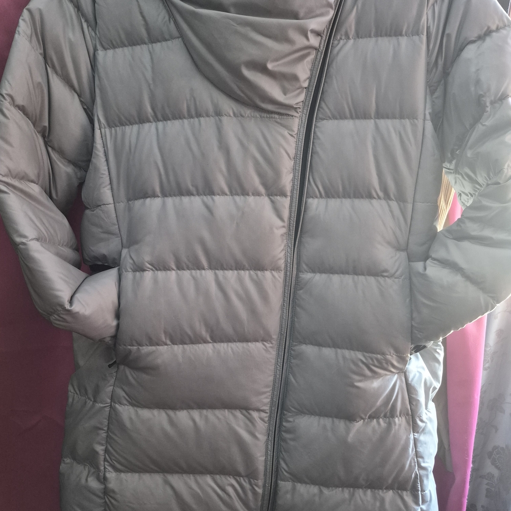 Nike's Women's Gray Puffer Jacket